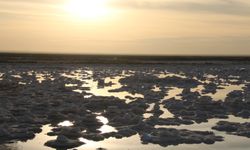 Tuz Gölü’nde su çekildi, ortaya kartpostallık manzara çıktı