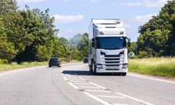 Uzun yol şoförlerinin gizli sırrı: Kamyoncular neden ön camlarına tuvalet kağıdı koyuyor?