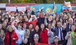 Başkan Tugay Dünya Türk Dili Ailesi Günü’nü öğrencilerle kutladı