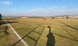 Çizgisi görünmüyor, direği yok! Afyon'da lig için verilen saha gündem oldu