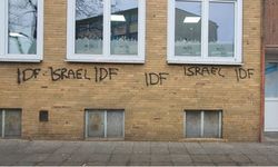 Almanya’da iki günde üç camiye saldırı: Duvarlara “IDF” yazıldı