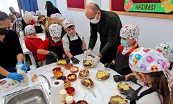 Çeşme’de öğrenciler kumpir hazırlayarak öğrenmeye katıldı