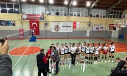 Çiğli’nin voleybol takımları ligde fırtına gibi esti