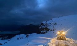 Dozerler bile çaresiz kaldı: Böyle kar görülmedi