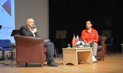 EÜ’nün 70. yılında özel buluşma: Milli yüzücü Bengisu Avcı’dan gençlere unutulmaz mesajlar