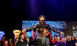 Homeros Bayraklı’da hayat buldu: Festival renkleriyle büyüledi!