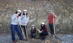 İEÜ’den anlamlı etkinlik: Dünya Toprak Günü’nde fidanlar dikildi