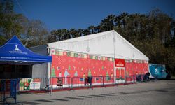 Yeni yıl coşkusu İzmir’de buz pistlerinde yaşanıyor