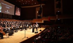 İzmir Büyükşehir Korosu 'Sonbahar Şarkıları'yla büyüledi