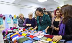 Karabağlar’da kadınlar ördü, umut battaniyelere dönüştü
