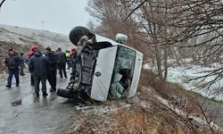 Korkunç kaza: Öğrenci servisi devrildi