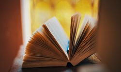 Sizin kitabınız listede mi? İşte 2025’in en çok satan kitapları ve yayınevleri!