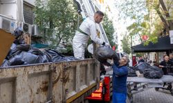 Konak’ta koku her yere yayılmıştı! Daireden 4 kamyon atık çıktı