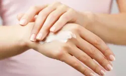 Elleriniz çatlıyorsa bu yöntemleri deneyin!