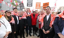 Menderes’te mandalina üreticilerinden traktörlü eylem