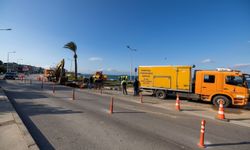 Mithatpaşa’daki ana boru arızasında İZSU seferber oldu