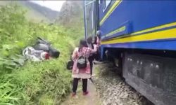 Turist trenleri kafa kafaya çarpıştı: Ölü ve çok sayıda yaralı var