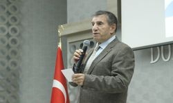 Üstün Dökmen İzmir’de aile ve okul ilişkisini anlattı