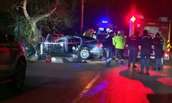 Ağaca çarpan otomobilde 2 genç kadın yaşamını yitirdi