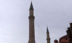 İstanbul’da korku dolu anlar! Ayasofya Camii'nin alemi fırtınada düştü