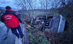 Balıkesir'de korkunç kaza... Servis aracı şarampole uçtu