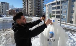 Berberler kardan adamı müşteri gibi tıraş etti!