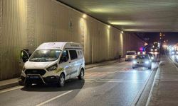 Beylikdüzü E-5'te feci kaza! Servis aracı karşıya geçmeye çalışan yayaya çarptı