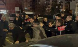 Cinayet davası sonrası adliye önü karıştı, polis müdahale etti: 4 yaralı, 12 gözaltı