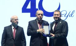 Cumhurbaşkanı Erdoğan’dan İzmirli iş insanına plaket