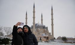 Edirne’de kar şöleni: Selimiye Camii beyaza büründü