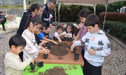 Efes Selçuk’ta çocuklar toprağa dokundu