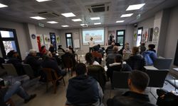 Efes Selçuk’ta üreticilere zeytin budama eğitimi