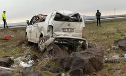 Feci kaza! Minibüs takla attı: Ölü ve yaralılar var