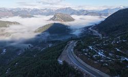 Feke’de sis ve kar buluştu: Masalsı manzara ortaya çıktı