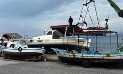 Fırtına korkusu Dikili’de balıkçıları harekete geçirdi