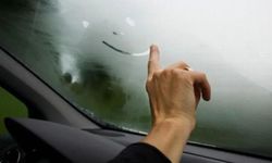 Görüşünüz kapanmasın: Araç camlarındaki buğuyu anında yok eden sıra dışı yöntemler