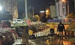 İzmir’de alarm: Yıldırım düştü, dereler taştı