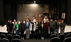 İzmir’de gençler tiyatronun mutfağını keşfetti