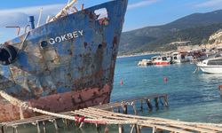 İzmir’in gözde koyunda skandal: Demircili Sahili’nde kaçak hurda gemi operasyonu!