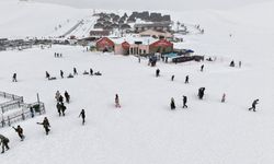 Kahramanmaraş’ta kayak tutkunları pistlere akın etti