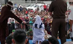 Evlilik dışı ilişki ve alkolün cezası 140 kırbaç!