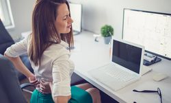 Masa başında çalışanlar için hayati uyarı: Spor yapsanız bile bu alışkanlık kalbi yoruyor!