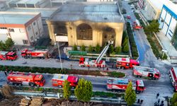 Menderes’te korkutan yangın! Fabrika alevlere teslim oldu