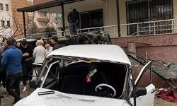 Ödemiş’te feci kaza! Otomobil apartman bahçesine uçtu