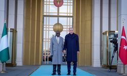 Nijerya Cumhurbaşkanı Tinubu, Ankara’daki törende düştü