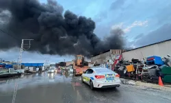 Mersin'de geri dönüşüm tesisinde yangın! Ekipler seferber oldu