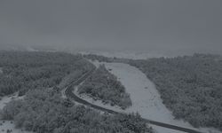 Zirve beyaza büründü, kış manzarası havadan görüntülendi