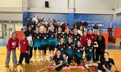 Bayraklı U14 Kız Basketbol Takımı İzmir şampiyonu oldu