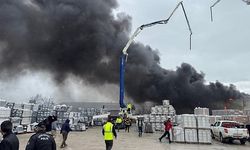 Balıkesir'de yapı malzemeleri deposunda yangın