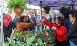 Bayındır’da resmi program durdu, ziyaretçi akını durmadı